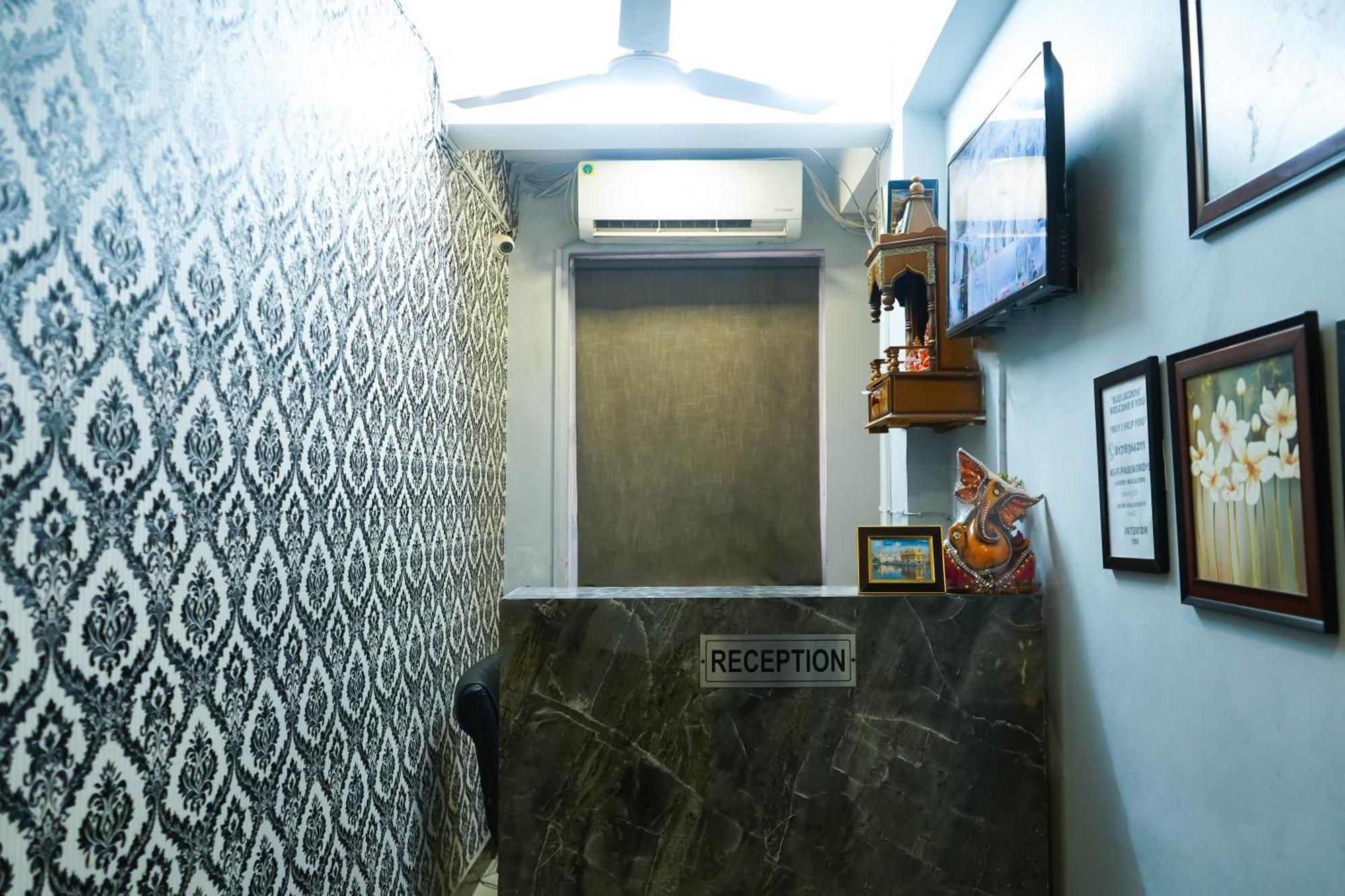 Couette-café Lagoon - Opp Select City Mall New Delhi