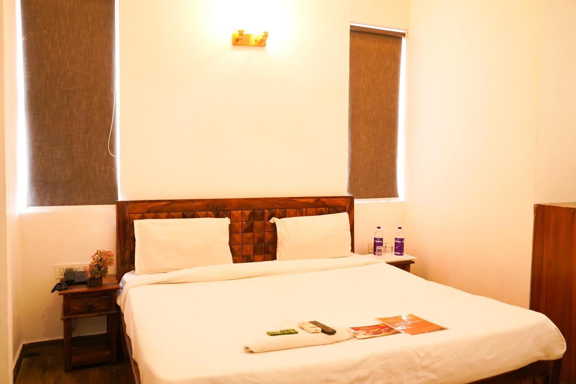 Couette-café Lagoon - Opp Select City Mall New Delhi